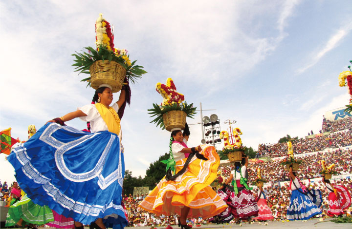 GUELAGUETZA ゲラゲッツァ祭の画像